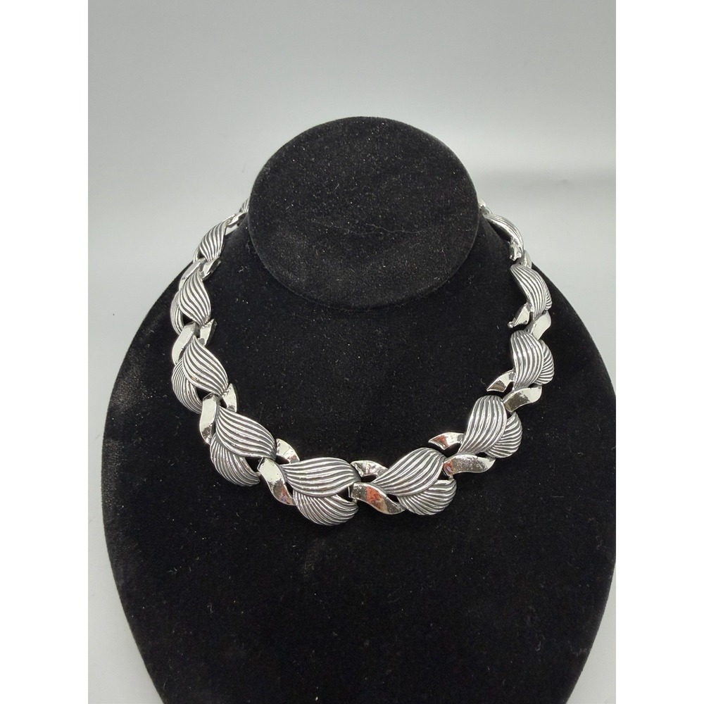 Vintage Silver Toned Ribbed Leaf Leaves Design Choker Necklace 16" Adjustable‎